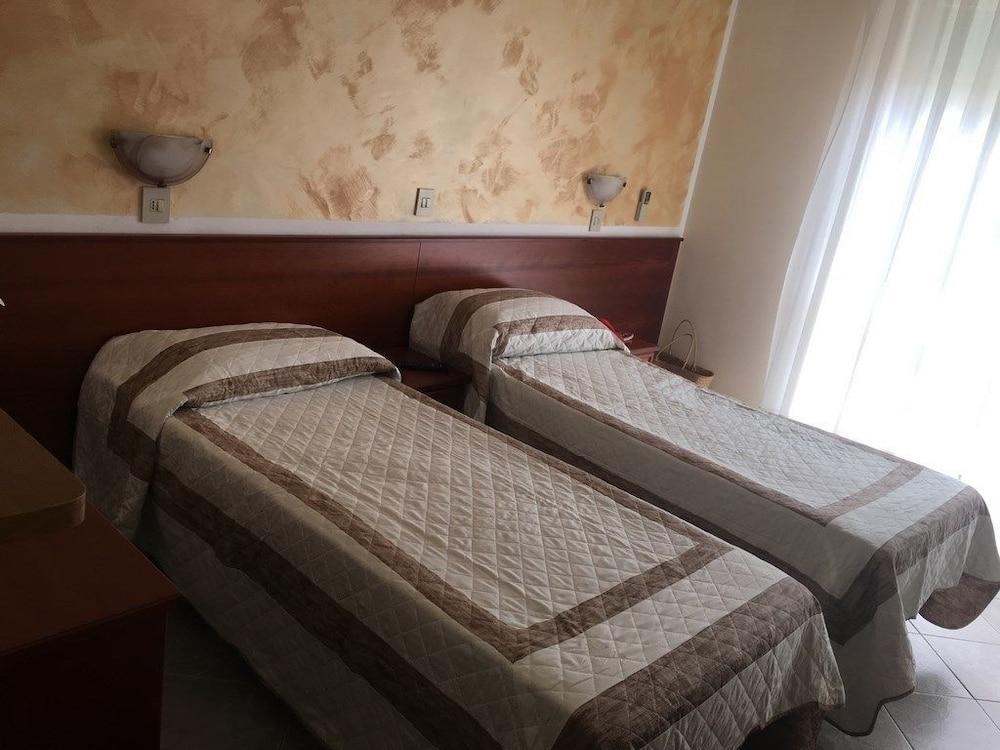 Hotel Capri Diano Marina Eksteriør bilde